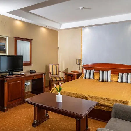 Duna Relax Hotell 4*
